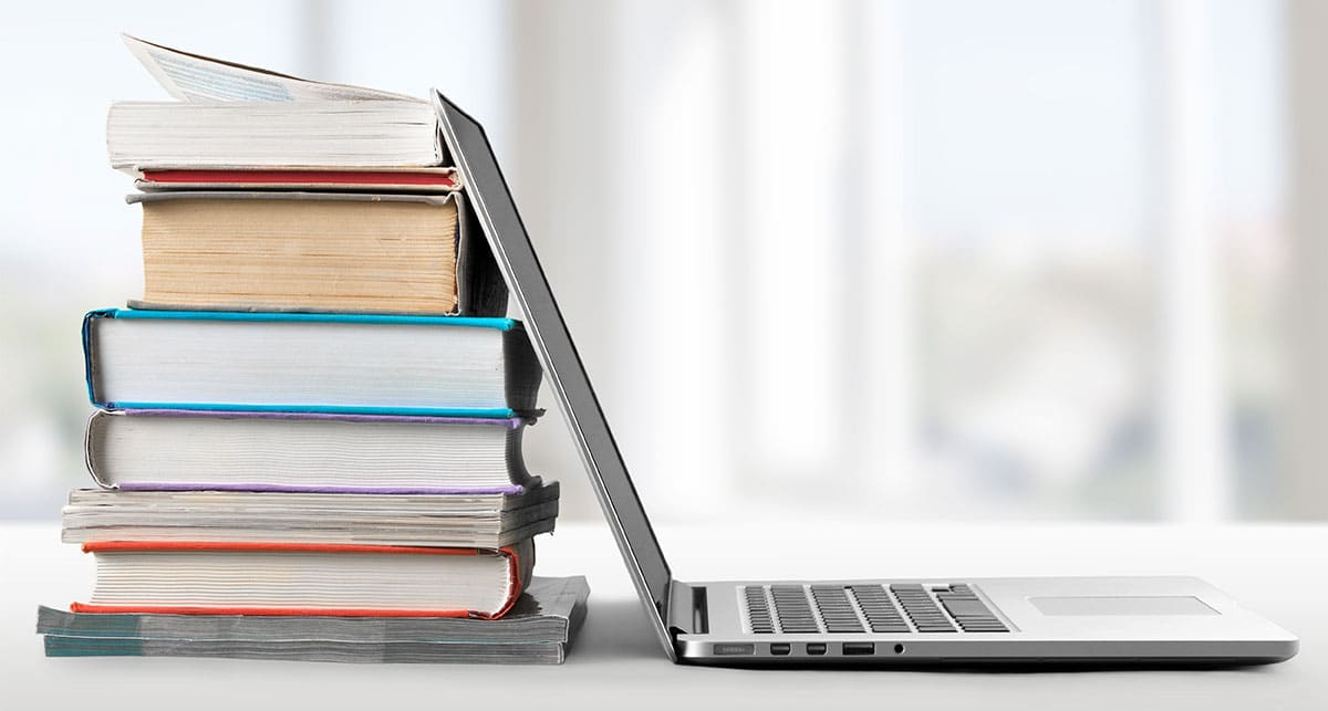 e-learning-laptop-books